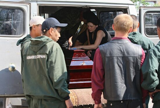 Funeral of paratroopers who died when battling forest fires