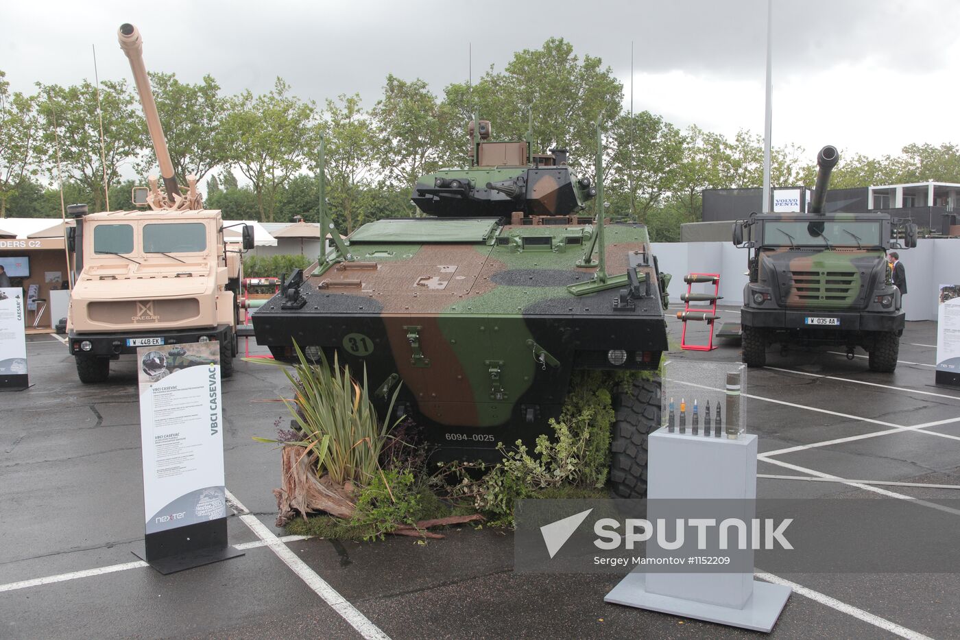 Dmitry Rogozin at arms exhibition "Eurosatory 2012" near Paris