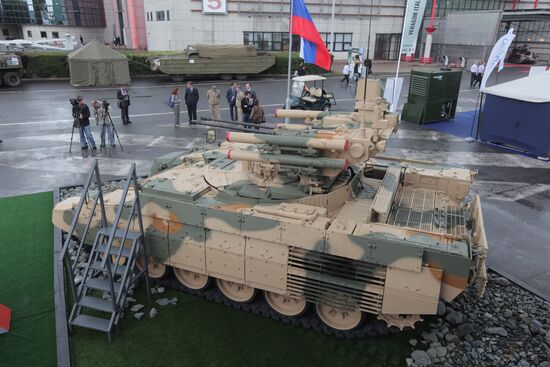 Dmitry Rogozin at arms exhibition "Eurosatory 2012" near Paris