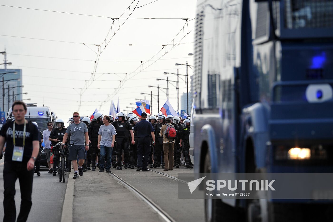 Russian fans march through Warsaw