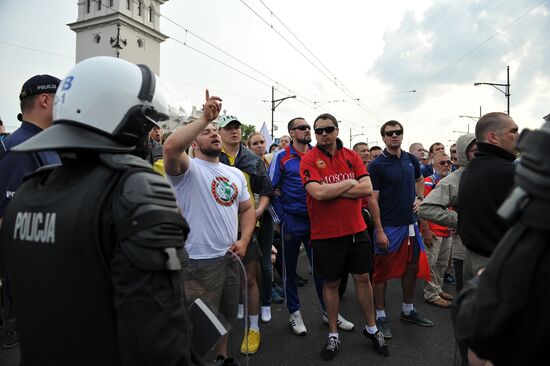 Russian fans march in Warsaw