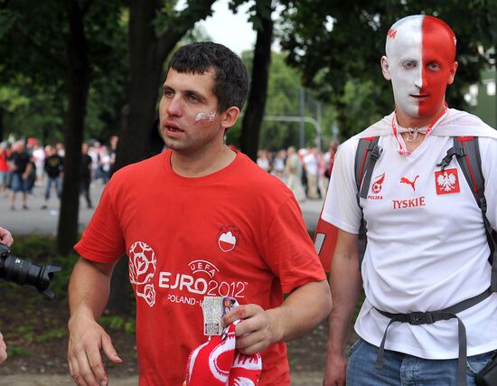 Russian fans march in Warsaw
