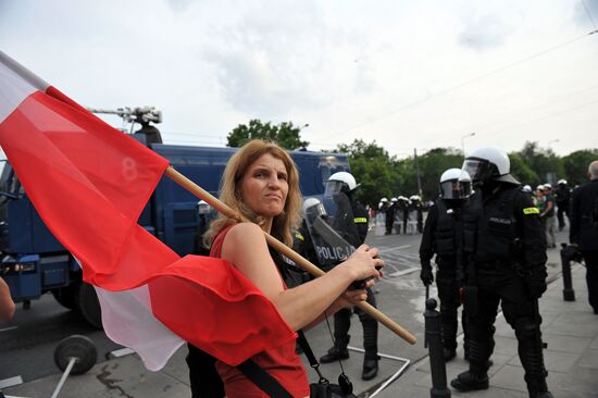Russian fans march in Warsaw