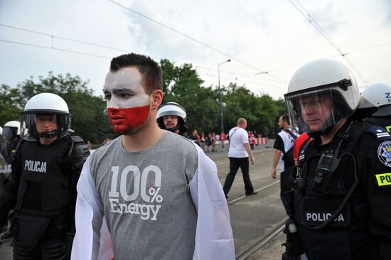 Russian fans march in Warsaw