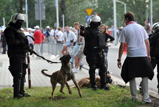 Russian fans march in Warsaw