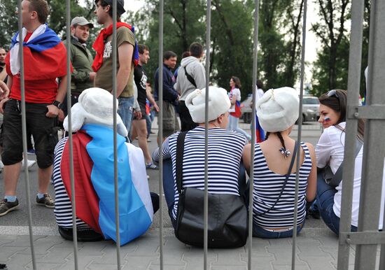 Russian fans march in Warsaw