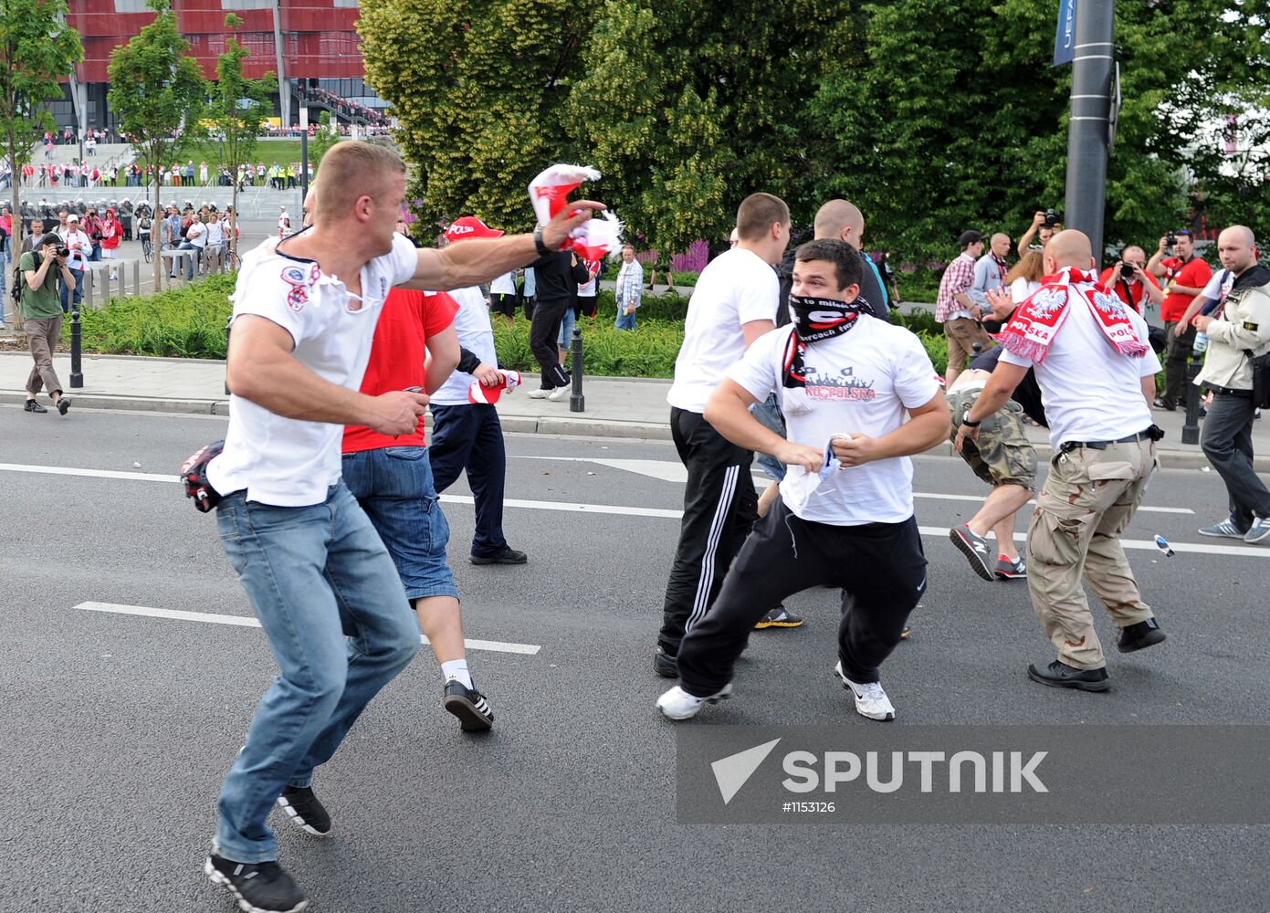 Russian fans march through Warsaw