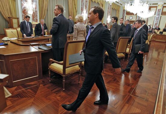 Russian Prime Minister Medvedev chairs Government meeting