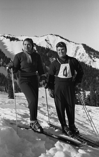 Downhill skiers Yevgeniya Sidorova and Valentina Soboleva