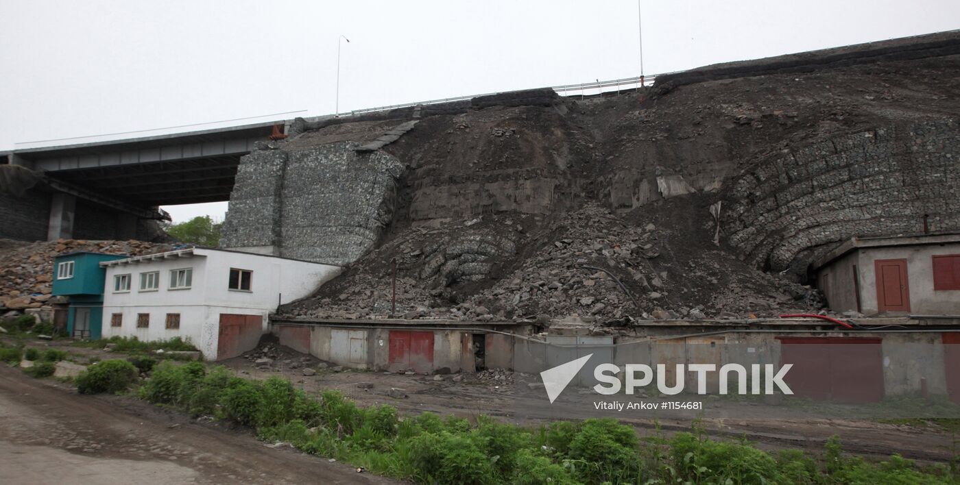 Supporting wall of motorway in Vladivostok collapses