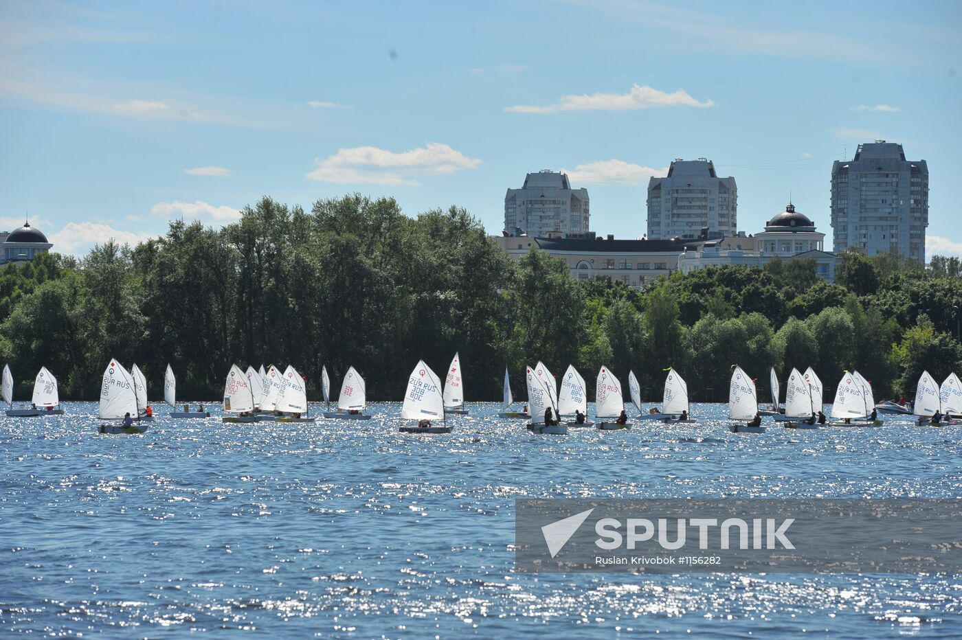 Sailing in waters of Khimki reservoir