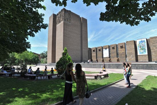 Don Public Library