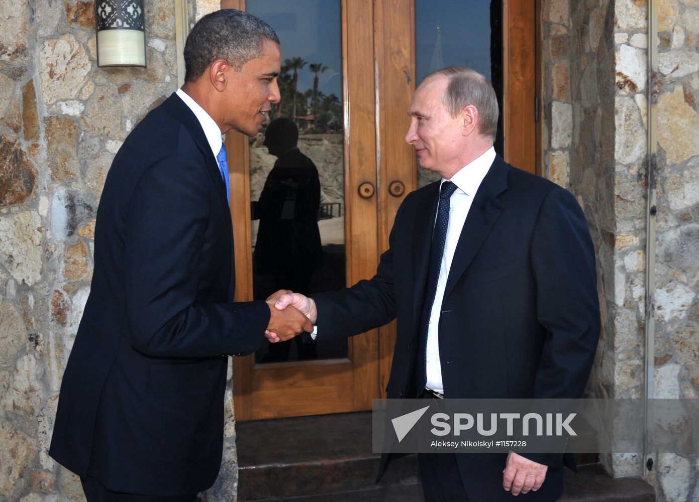 President Vladimir Putin meets U.S. President Barack Obama