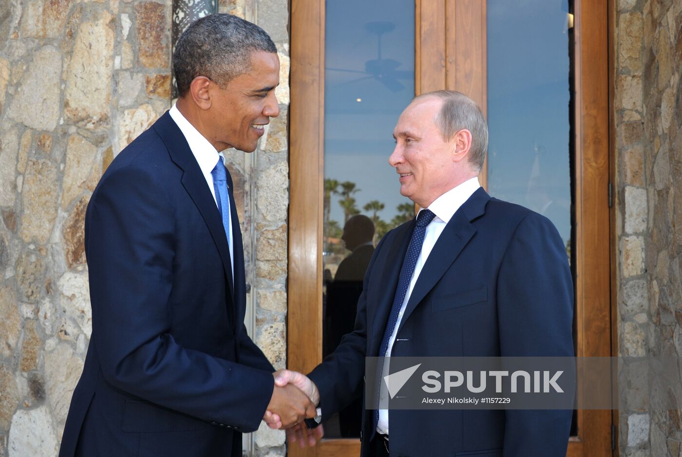 President Vladimir Putin meets U.S. President Barack Obama