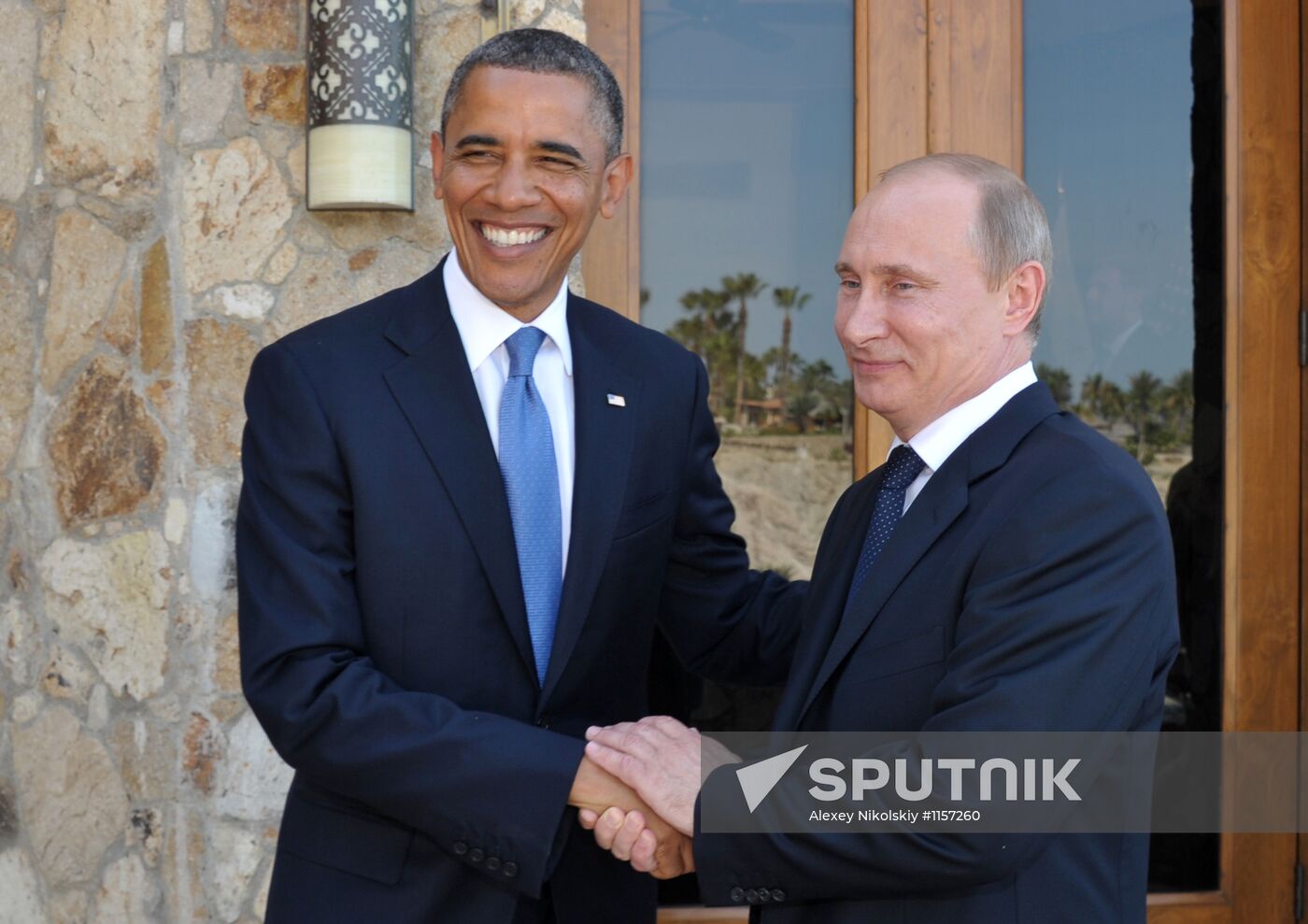 President Vladimir Putin meets U.S. President Barack Obama