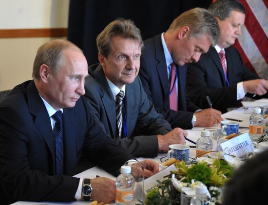 President Vladimir Putin meets U.S. President Barack Obama