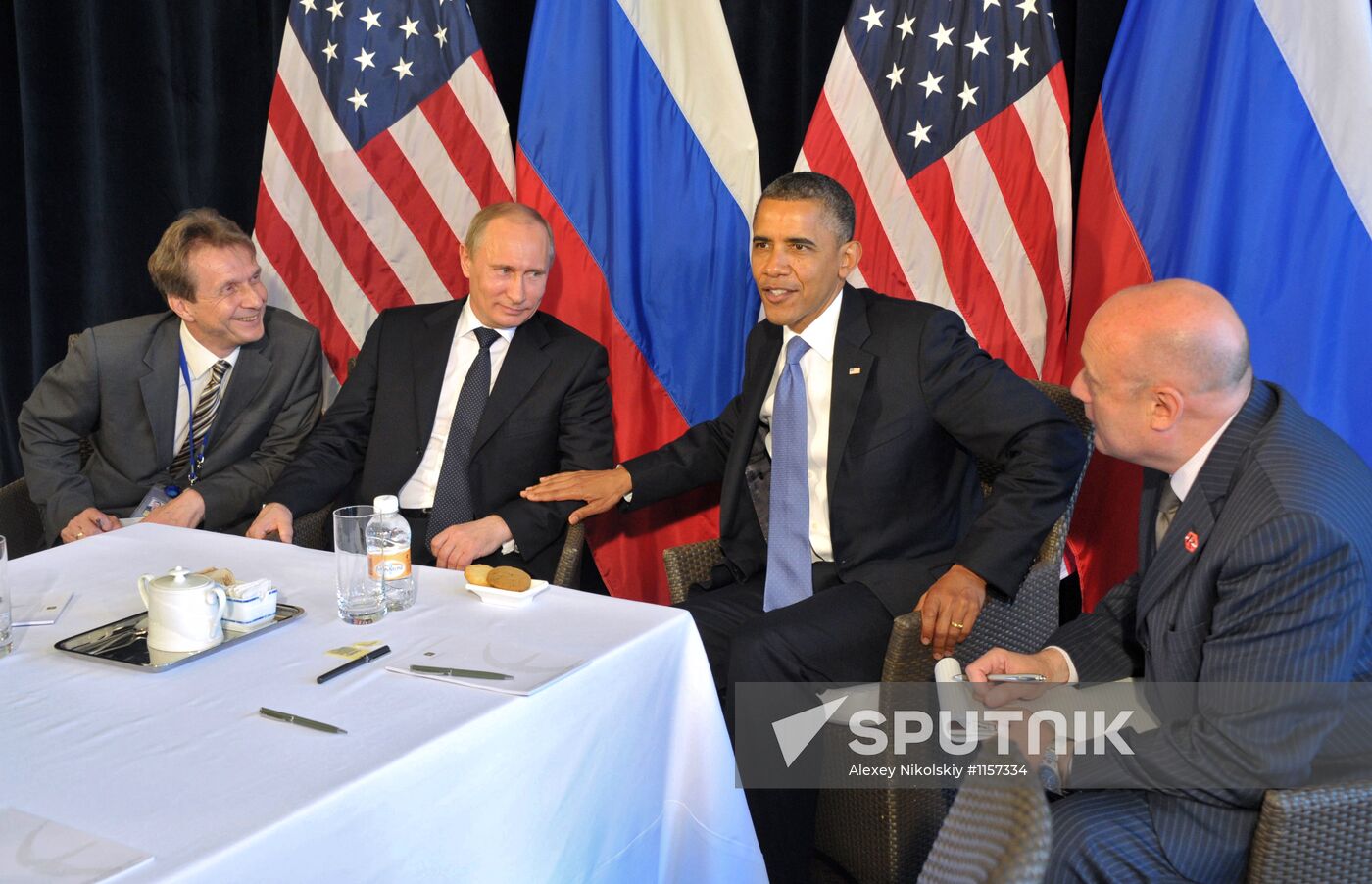 President Vladimir Putin meets U.S. President Barack Obama