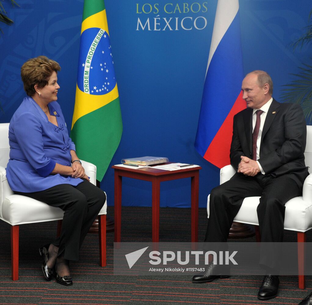 Vladimir Putin meets with Brazilian president Dilma Rusef