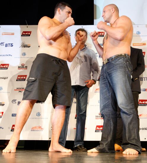 Official weigh-in of Fedor Emeliyanenko and Pedro Rizzo