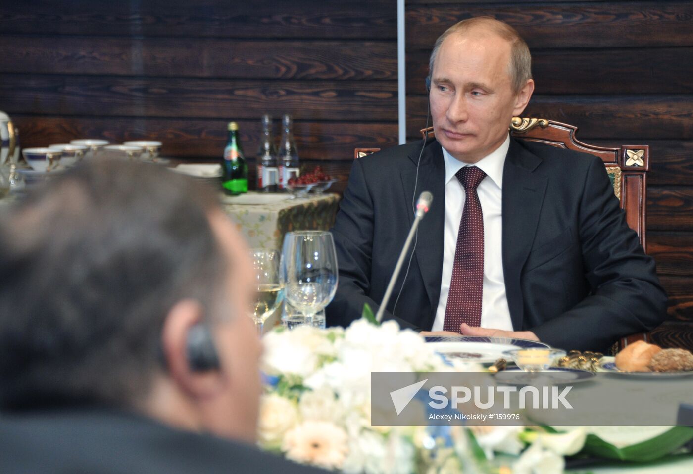 Russian president gives business breakfast, SPIEF 2012