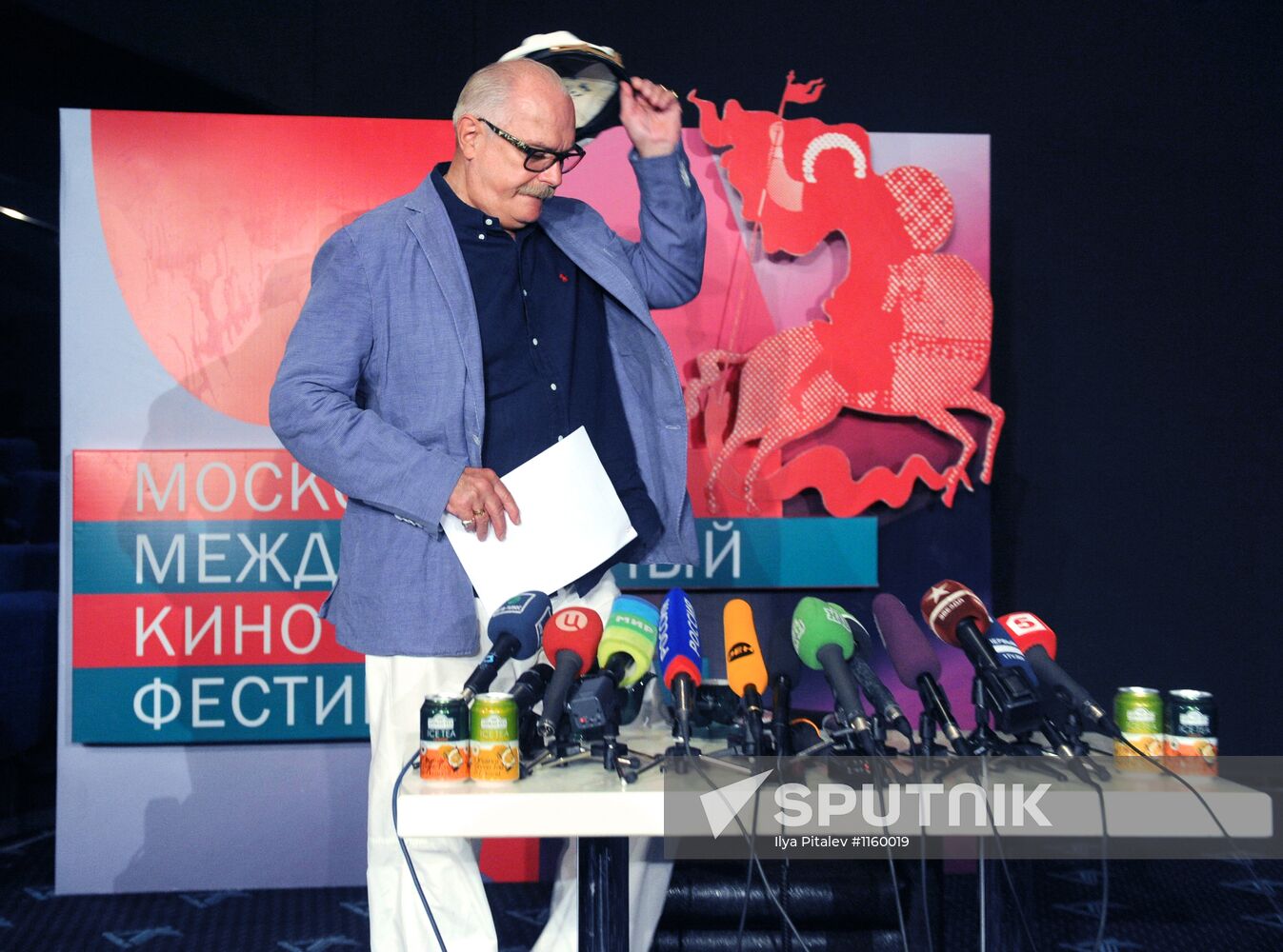 Press conference by Nikita Mikhalkov at 34th MIFF