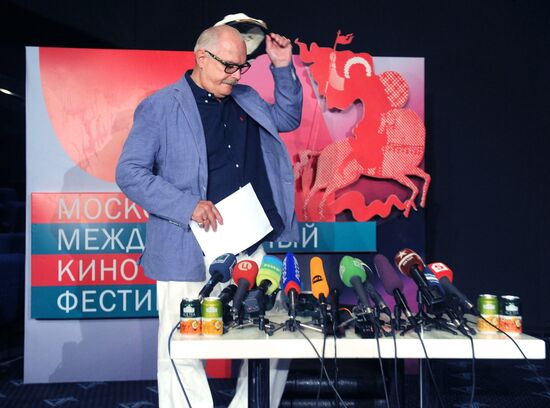 Press conference by Nikita Mikhalkov at 34th MIFF