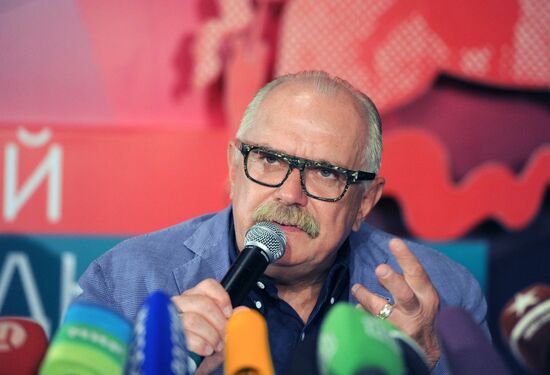 Press conference by Nikita Mikhalkov at 34th MIFF