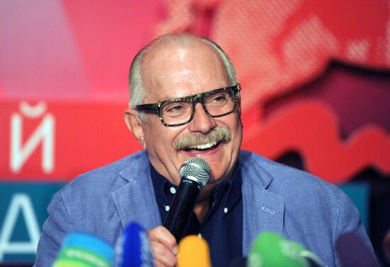 Press conference by Nikita Mikhalkov at 34th MIFF