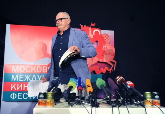 Press conference by Nikita Mikhalkov at 34th MIFF