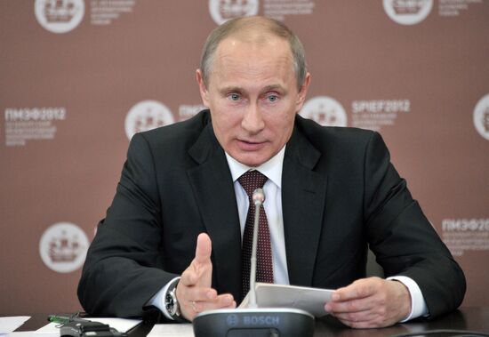 Vladimir Putin meets with heads of foreign investent funds