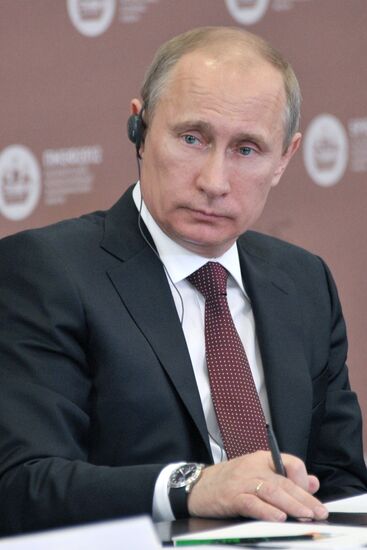 Vladimir Putin meets with heads of foreign investent funds