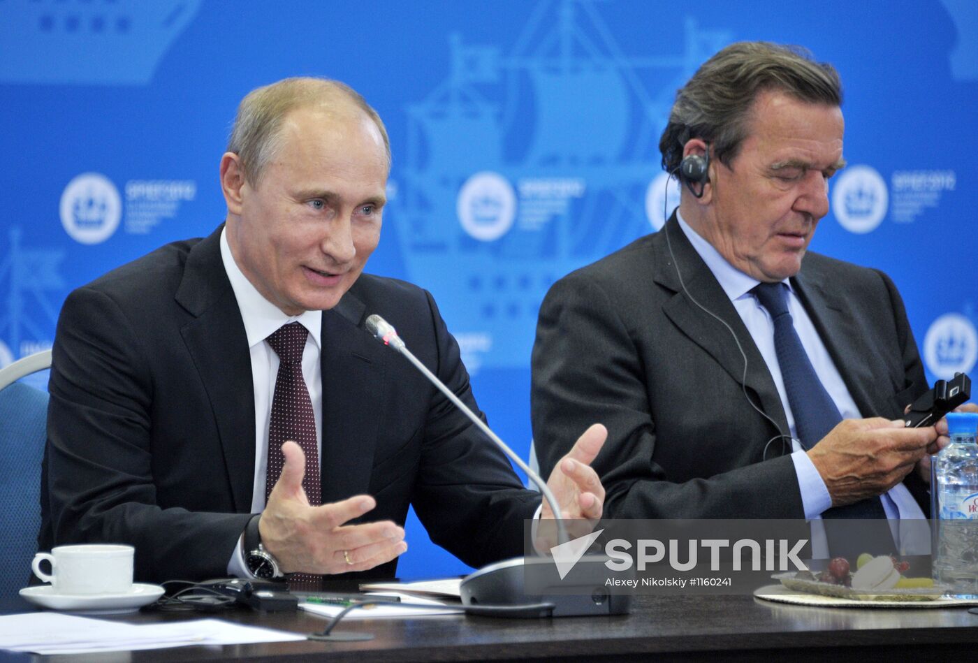 Vladimir Putin meets heads of energy companies