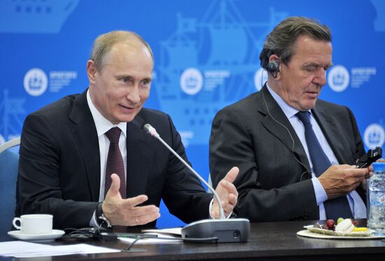 Vladimir Putin meets heads of energy companies