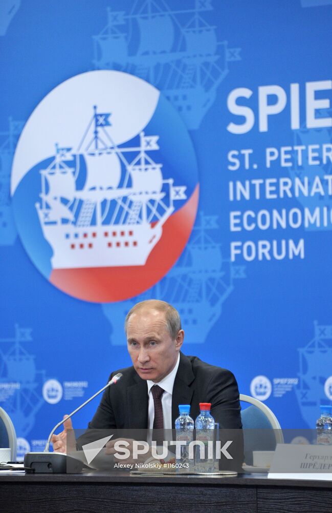 Vladimir Putin meets heads of energy companies