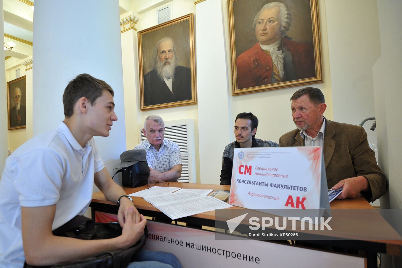 Receiving documents from applicants at N.E. Bauman MSTU