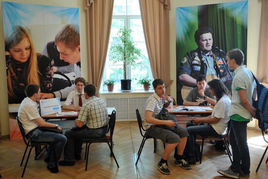 Receiving documents from applicants at N.E. Bauman MSTU