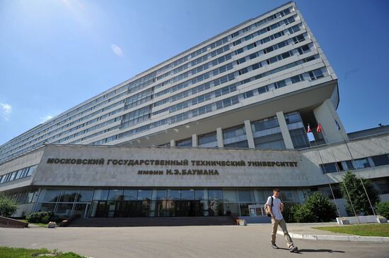 Receiving documents from applicants at N.E. Bauman MSTU