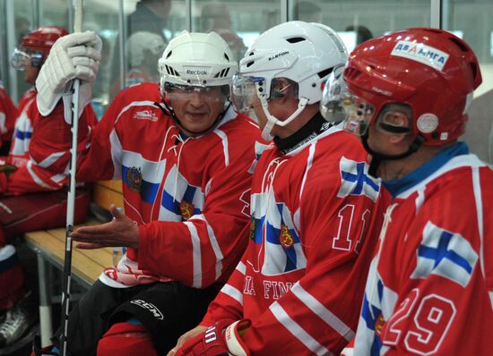 Putin, Niinisto play in light-hearted ice hockey match