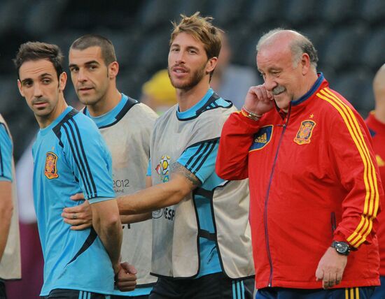 Football. Euro 2012. Spain and France teams training
