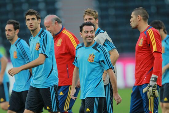Football. Euro 2012. Spain and France teams training