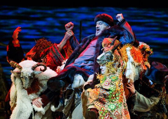Bolshoi Theater holds final rehearsal of opera The Enchantress