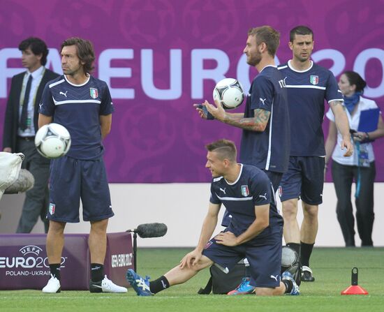 UEFA Euro 2012 football: Italian team in training