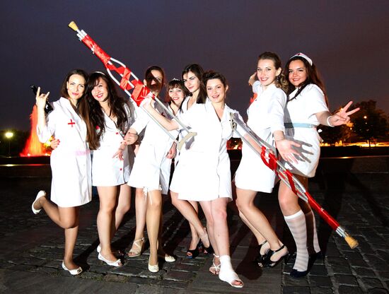 School graduates celebrate at Poklonnaya Hill