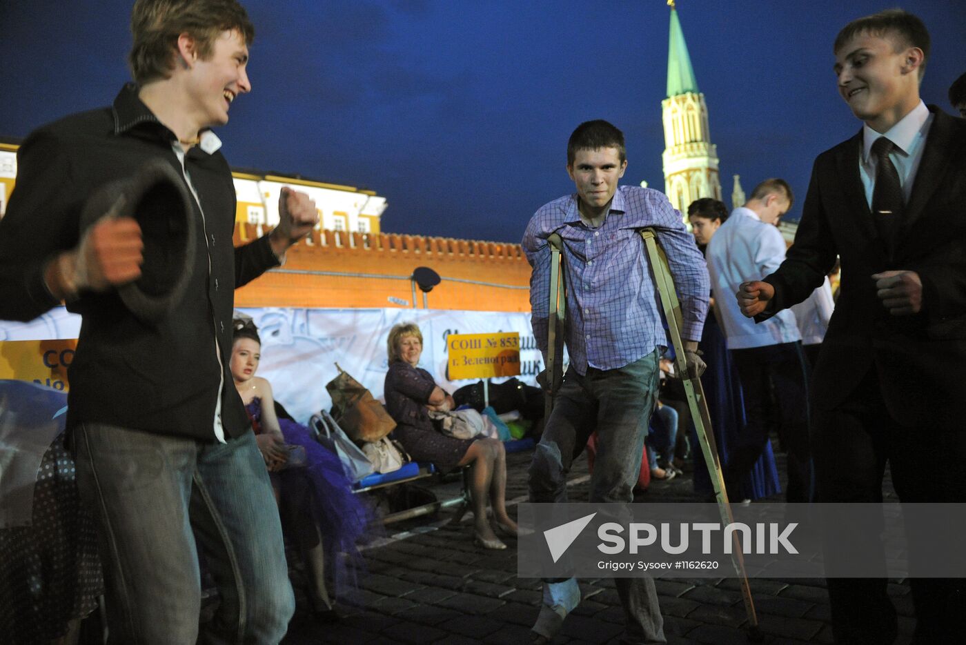 Moscow school graduates take part in final bell celebrations