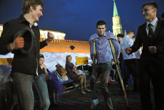 Moscow school graduates take part in final bell celebrations