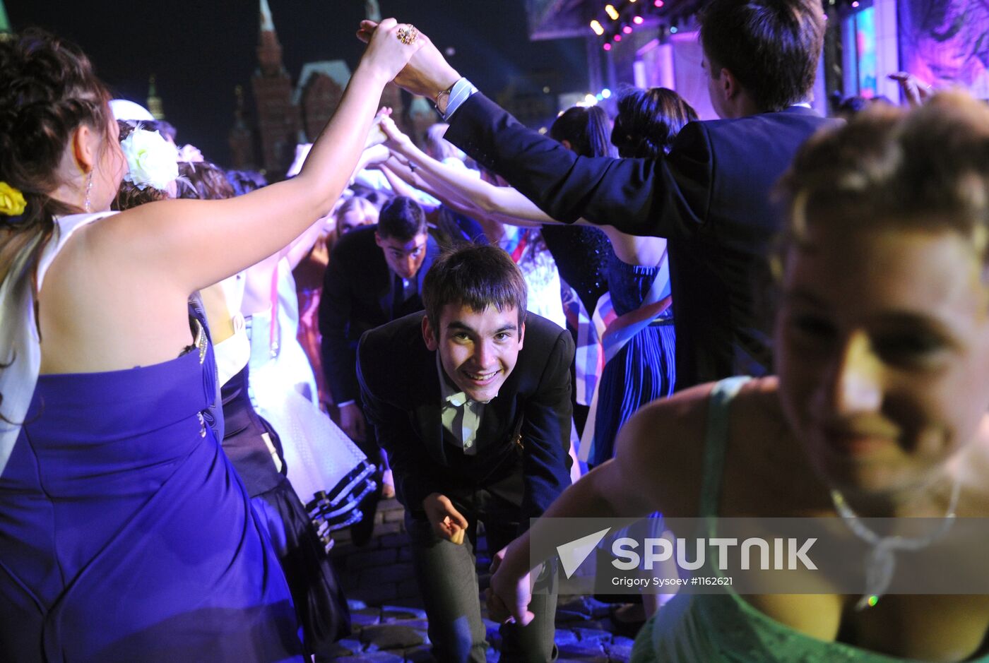 Moscow school graduates take part in final bell celebrations