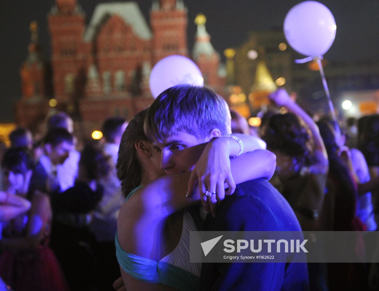 Moscow school graduates take part in final bell celebrations