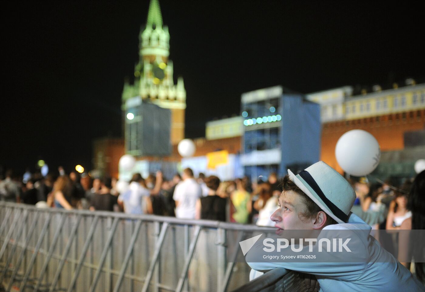 Moscow school graduates take part in final bell celebrations