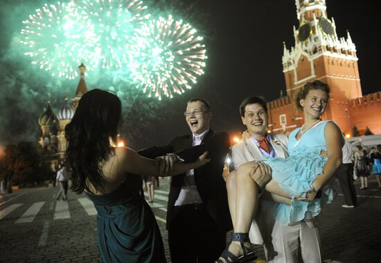 Moscow school graduates take part in final bell celebrations
