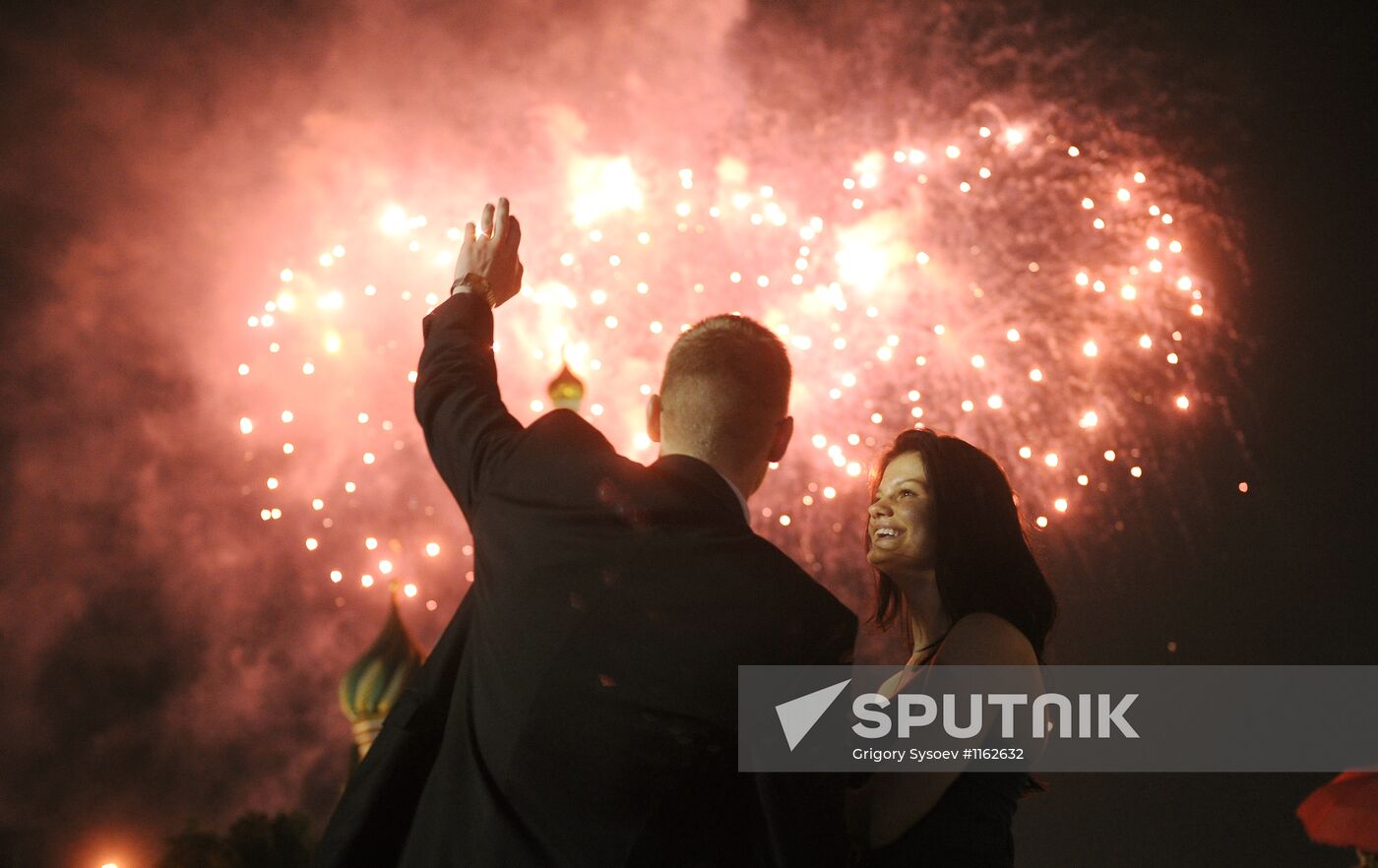 Moscow school graduates take part in final bell celebrations